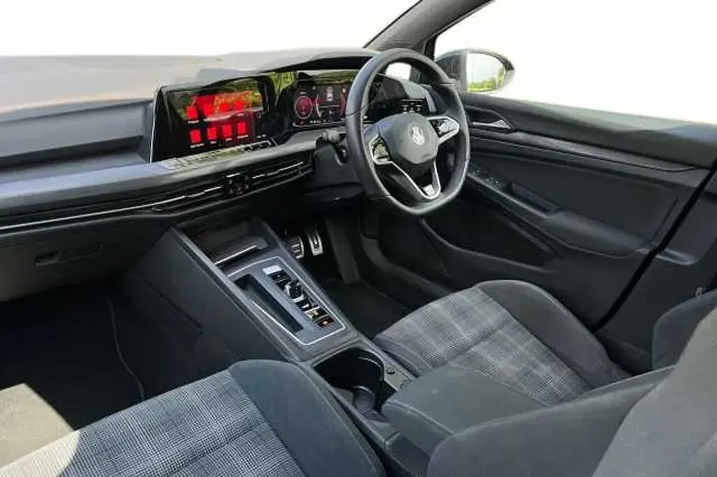 Begagnad VW Golf VIII GTD 200 HK (147 kW) 2022 Svart Halvkombi