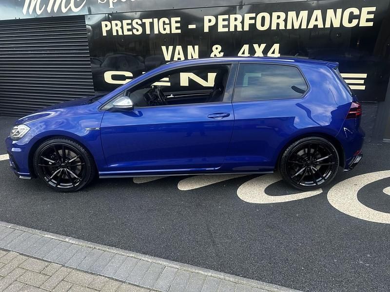 Begagnad VW Golf VII R 310 HK (228 kW) 2018 Blå Halvkombi