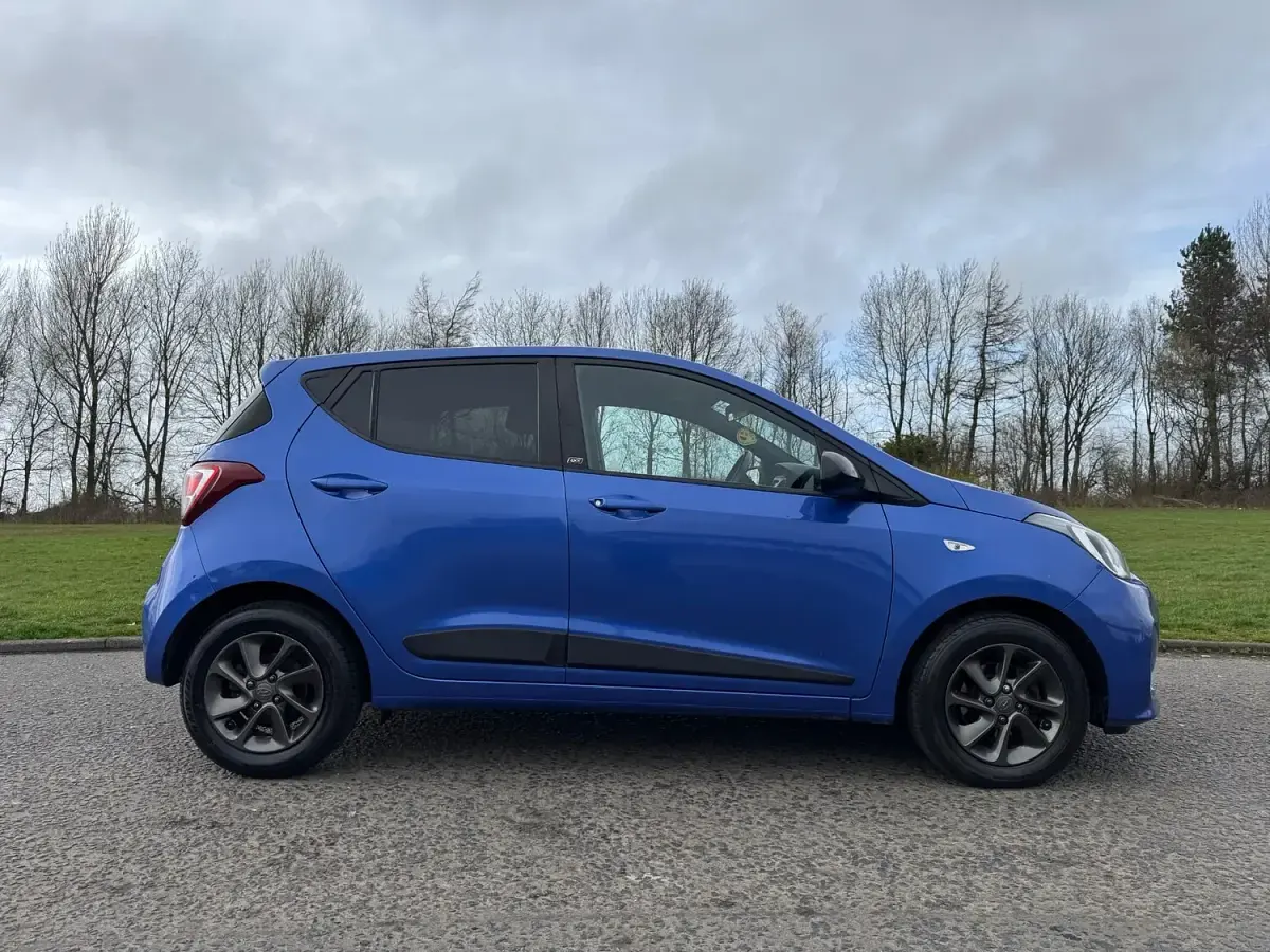 Käytetty Hyundai i10 GO! 67 HP (49 kW) 2018 Sininen Viistoperä