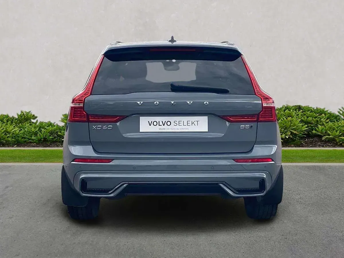 Used Volvo XC60 Ultimate 250 HP (183 kW) 2023 Grey SUV