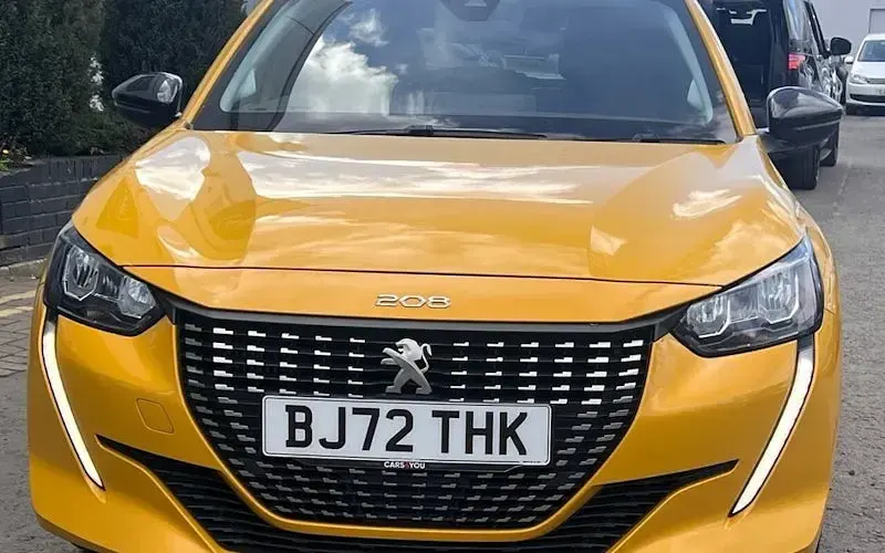 Used Peugeot 208 Active+ 102 HP (75 kW) 2022 Yellow Hatchback