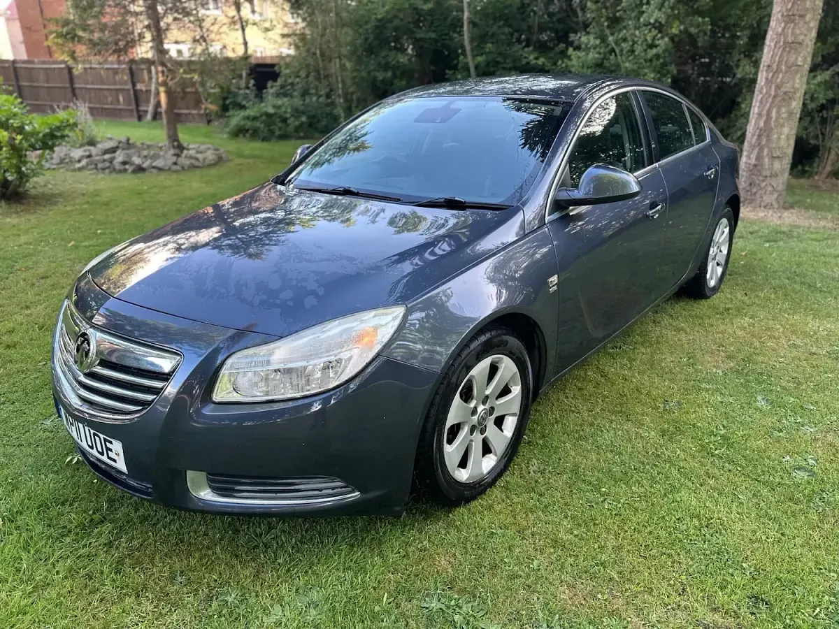 Used Vauxhall Insignia 220 HP (161 kW) 2011 Blue Hatchback