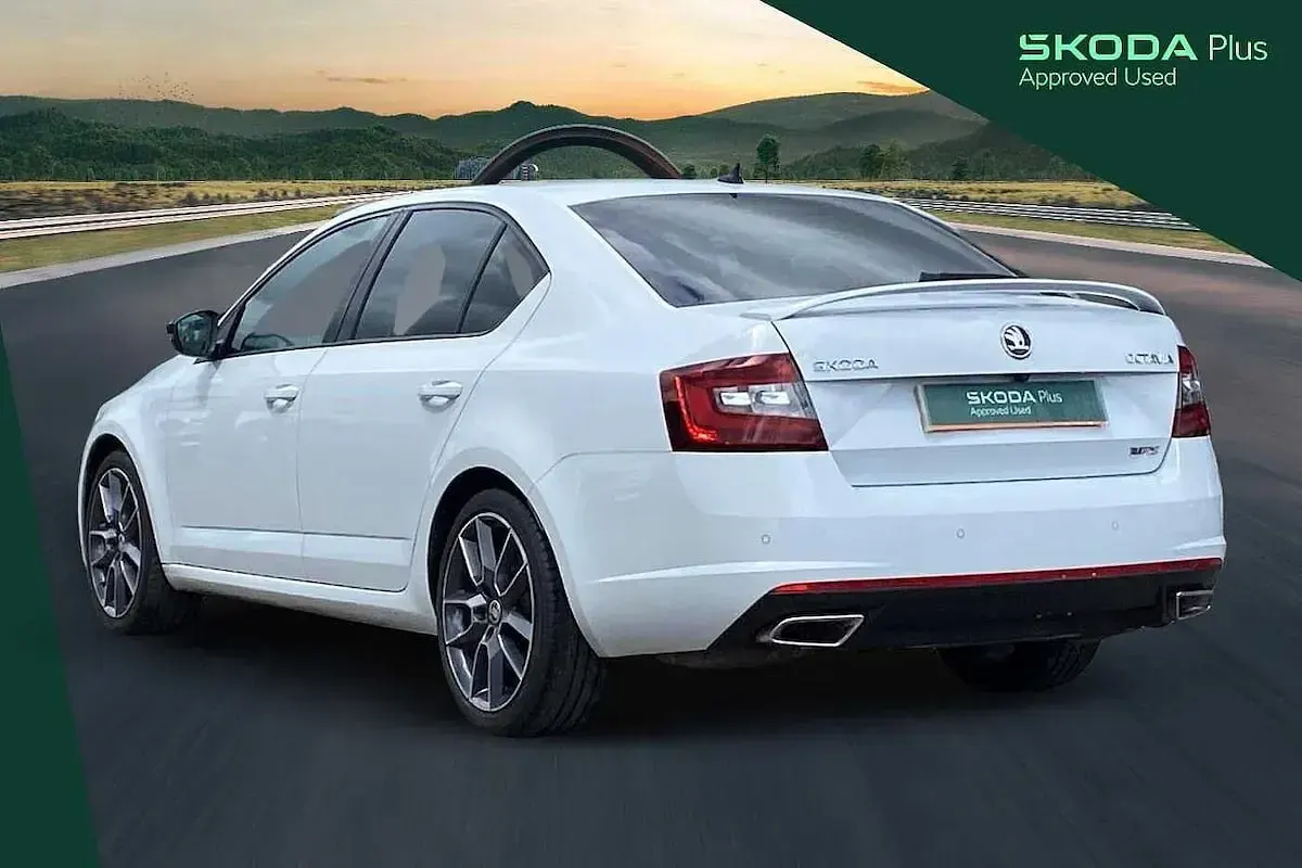 Used Skoda Octavia 180 HP (132 kW) 2018 Moon white metallic Hatchback
