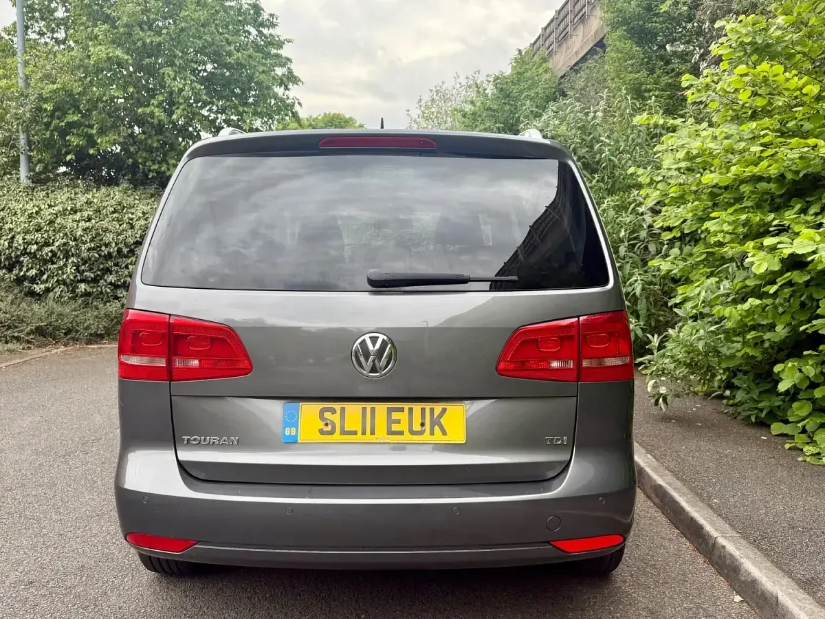 Used VW Touran SE 105 HP (77 kW) 2011 Grey MPV