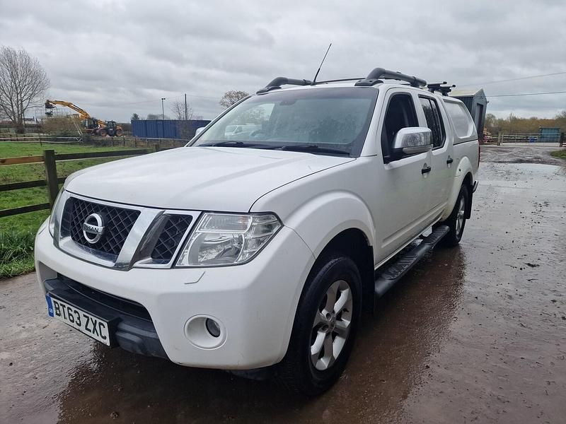 Used Nissan Navara Tekna 188 HP (138 kW) 2014 White Pickup