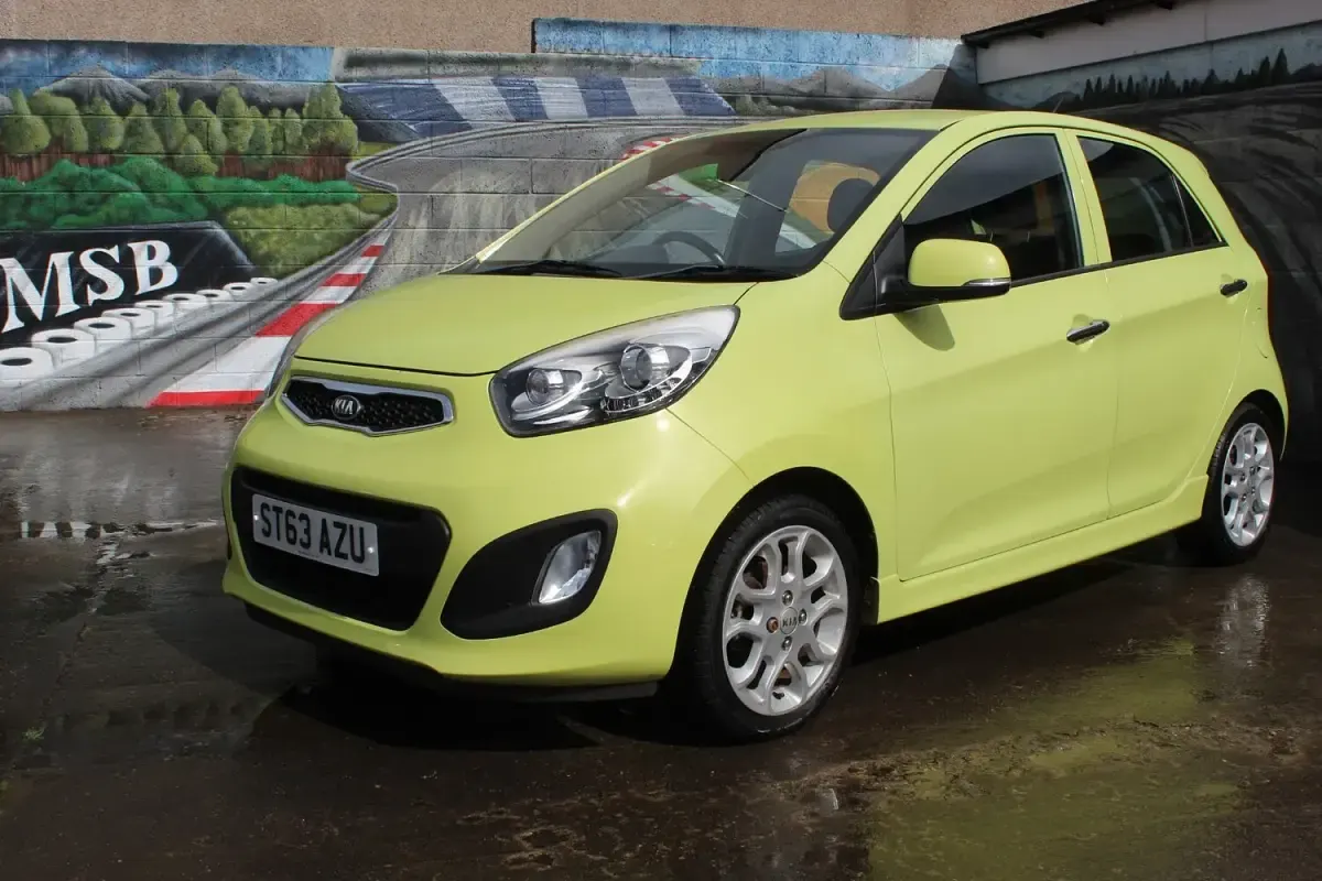 Used Kia Picanto 85 HP (62 kW) 2013 Green Hatchback