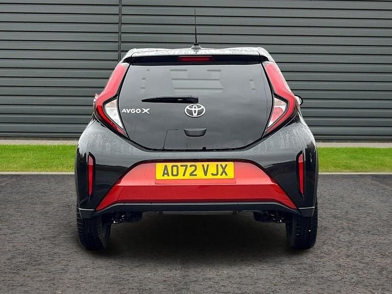 Used Toyota Aygo X 72 HP (52 kW) 2022 Red SUV