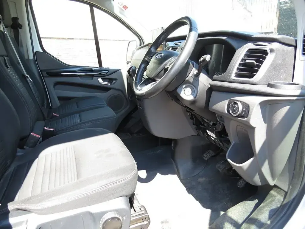 Used Ford Transit Custom Limited 130 HP (95 kW) 2018 White Van
