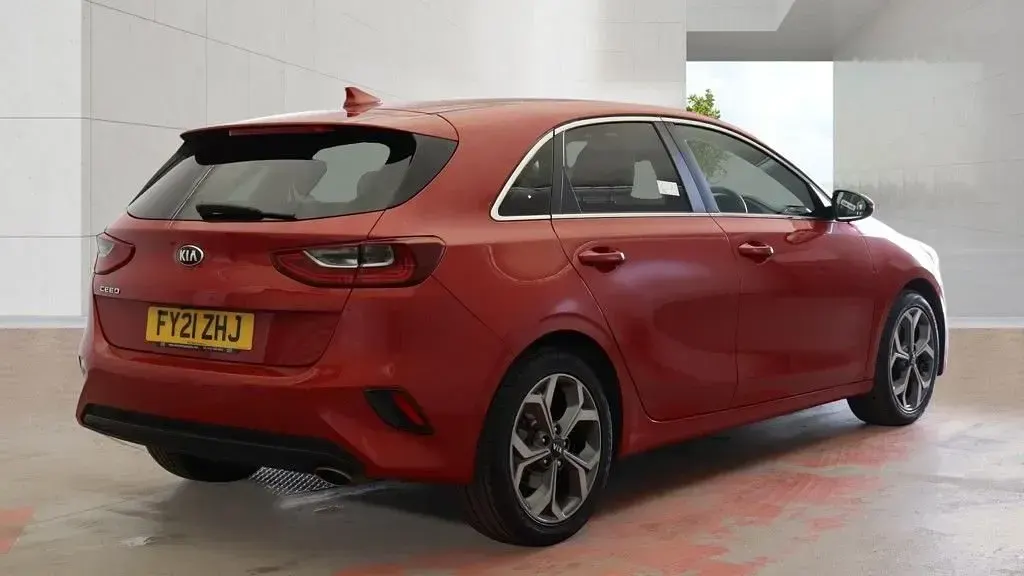 Used Kia Ceed 158 HP (116 kW) 2021 Red Hatchback