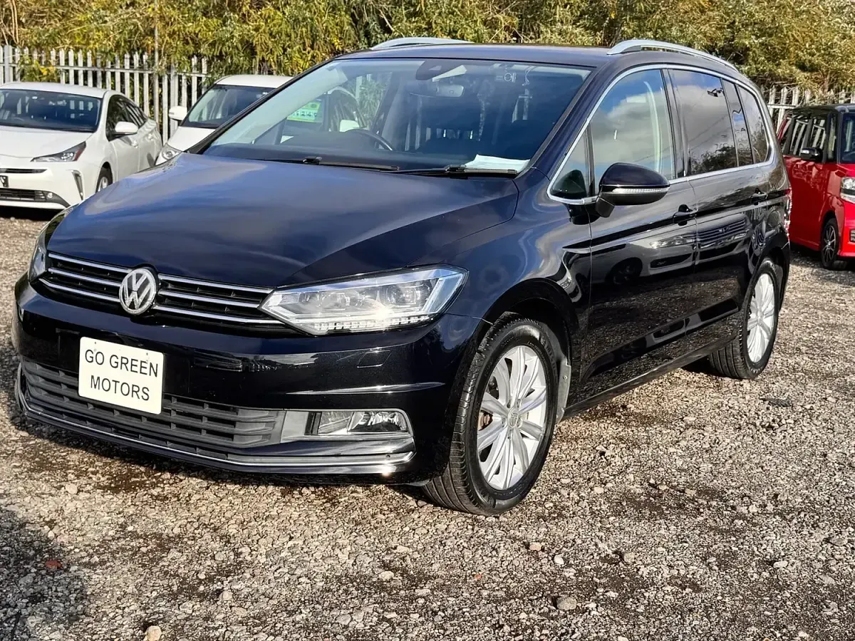 Used VW Touran SEL 140 HP (102 kW) 2016 Black MPV