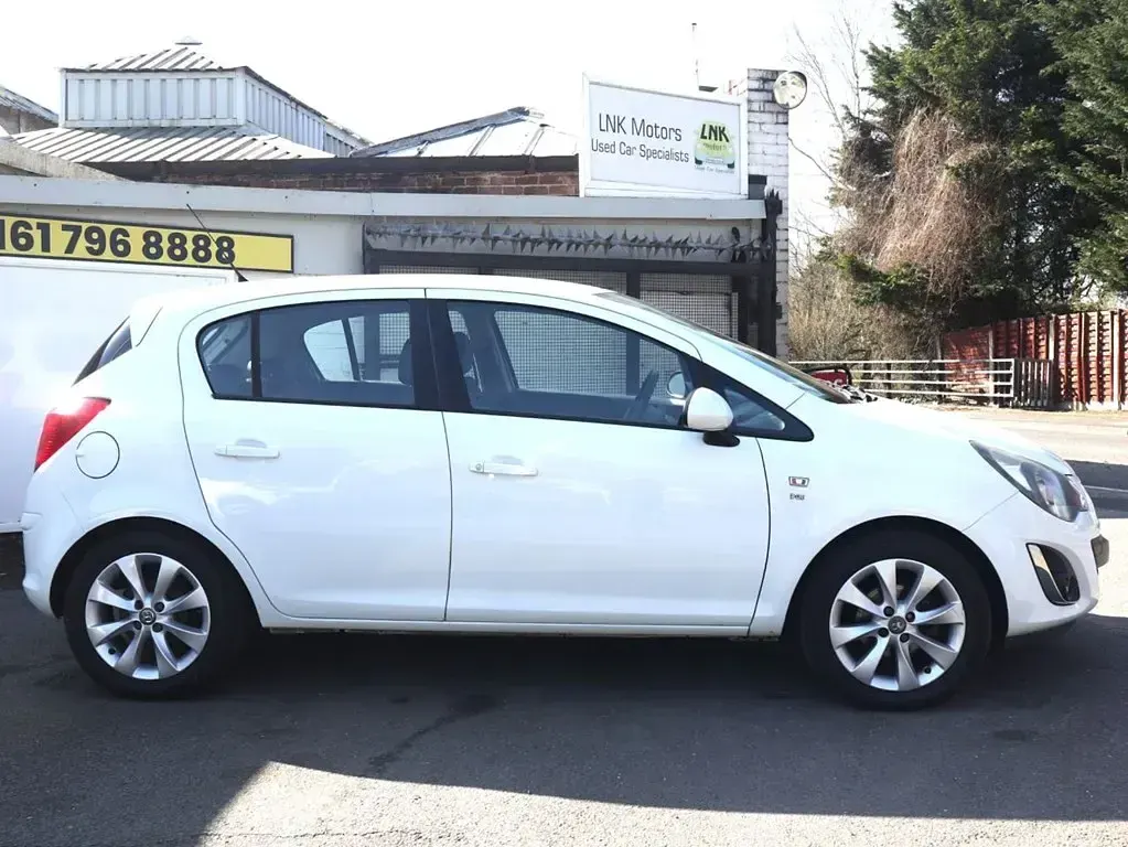 Usado Vauxhall Corsa Excite 65 HP (47 kW) 2014 Branco Citadino