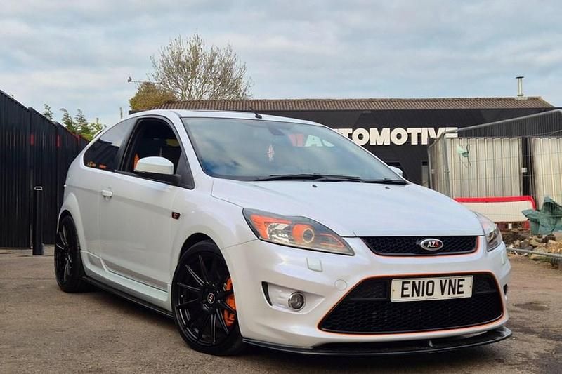 Used Ford Focus ST 300 HP (220 kW) 2010 White Hatchback