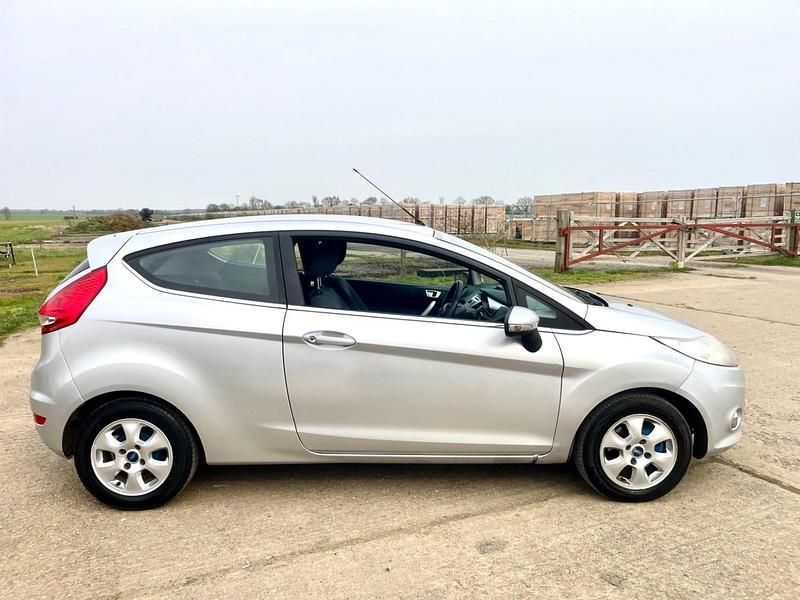 Used Ford Fiesta Zetec 2012 Silver Hatchback
