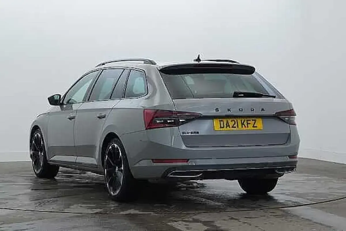 Used Skoda Superb SportlinePlus 190 HP (139 kW) 2021 Meteor grey Estate
