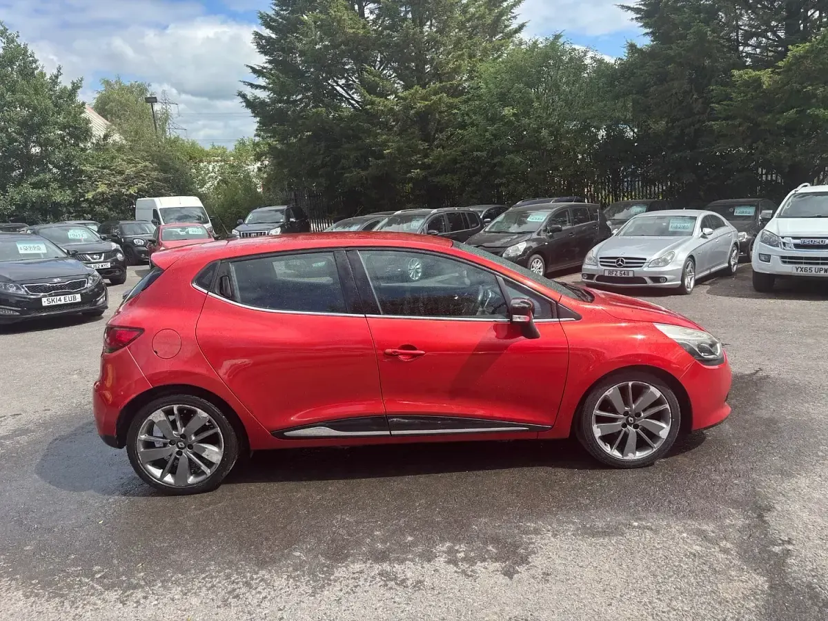 Used Renault Clio IV Dynamique 90 HP (66 kW) 2014 Red Hatchback