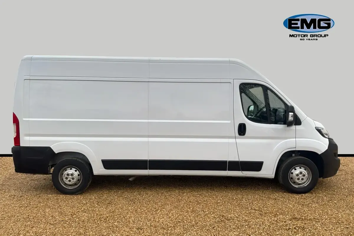 Used Peugeot Boxer Premium 140 HP (102 kW) 2023 White Van