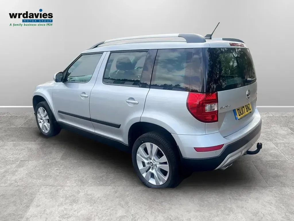 Used Skoda Yeti Outdoor Drive 150 HP (110 kW) 2017 Silver metalic SUV