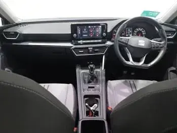 Käytetty Seat Leon SE 115 HP (84 kW) 2022 Musta Viistoperä