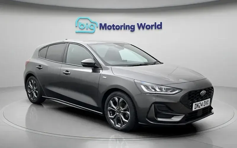 Second-hand Ford Focus ST-Line 125 CP (91 kW) 2024 Gri Hatchback