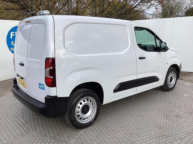 Begagnad Fiat Doblò 2023 Vit Minibuss