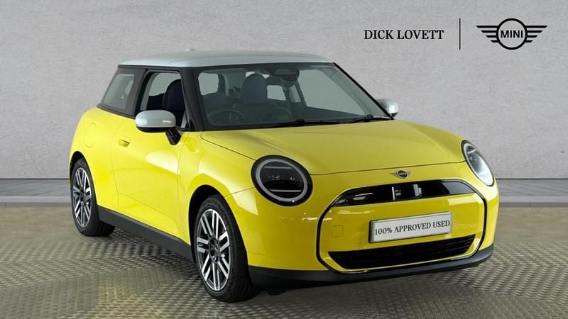 Used Mini Cooper Hatch 133 kW (181 HP) 2024 Yellow Hatchback