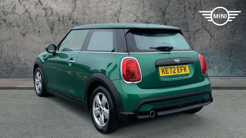 Usado Mini Cooper Classic 134 HP (98 kW) 2023 Verde Citadino