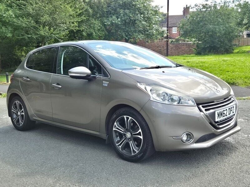 Grey Used 2013 Peugeot 208 Hatchback | £2,280 (Good price) - Image 1/2