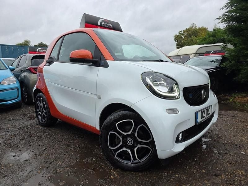 White Used 2023 Smart ForTwo Electric Drive Premium Coupe | £8,500 (Fair price) - Image 1/4