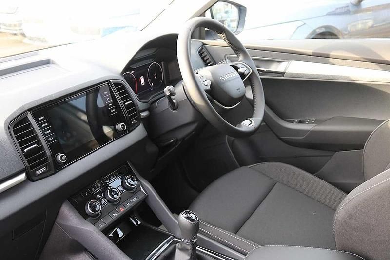 New Skoda Karoq SE 85 HP (62 kW) 2025 Moon white metallic SUV