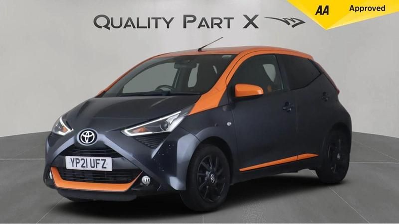 Begagnad Toyota Aygo Edition 72 HK (52 kW) 2021 Grå Halvkombi