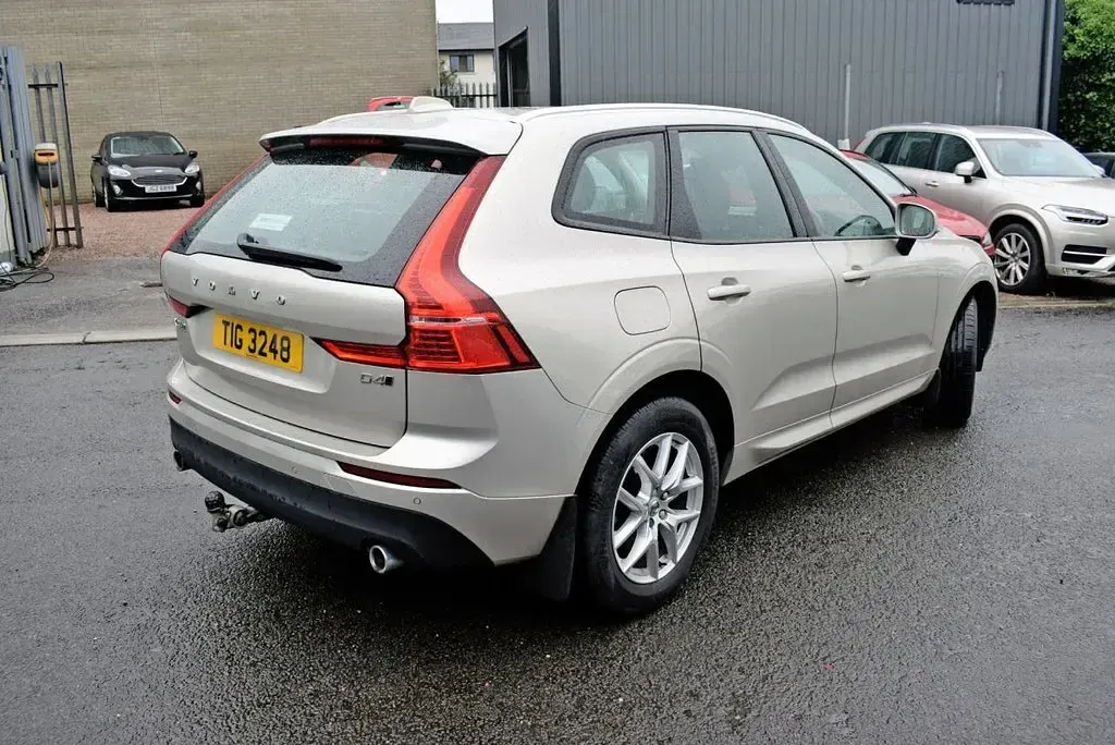 Used Volvo XC60 Momentum 2018 Gold SUV