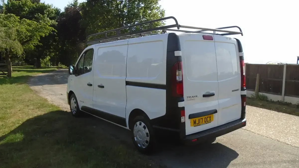 Used Renault Trafic Business 125 HP (91 kW) 2017 White MPV