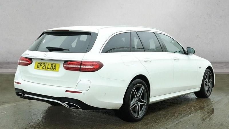 Used Mercedes E300 AMG line 306 HP (225 kW) 2021 White Estate