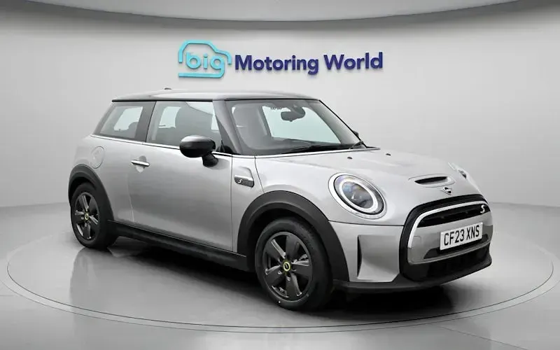 Used Mini Cooper Level 1 135 kW (184 HP) 2023 Hatchback