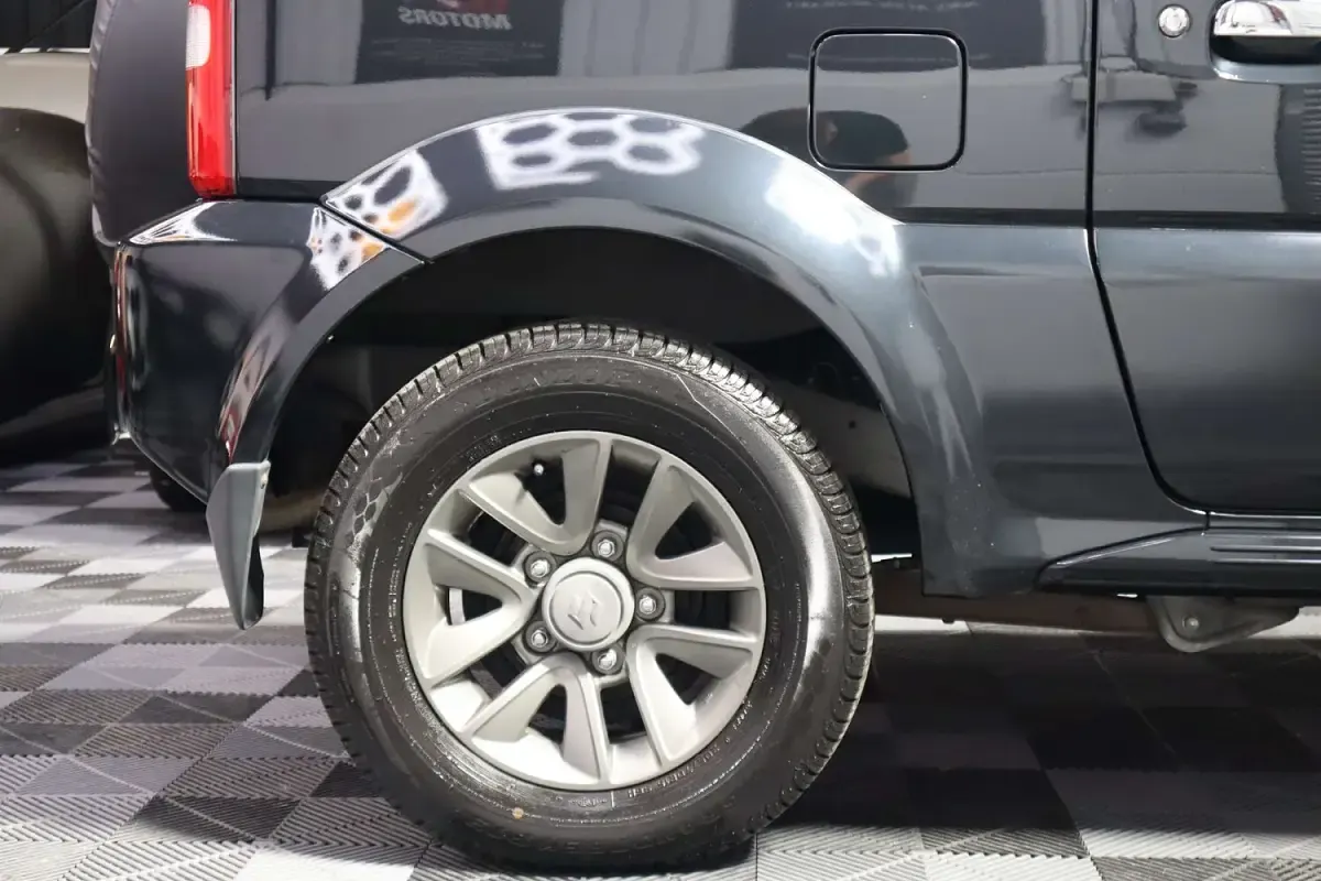 Used Suzuki Jimny SZ4 85 HP (62 kW) 2015 Black SUV