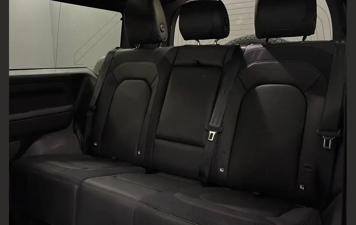 Used Land Rover Defender HSE Dynamic 245 HP (180 kW) 2024 Silver SUV