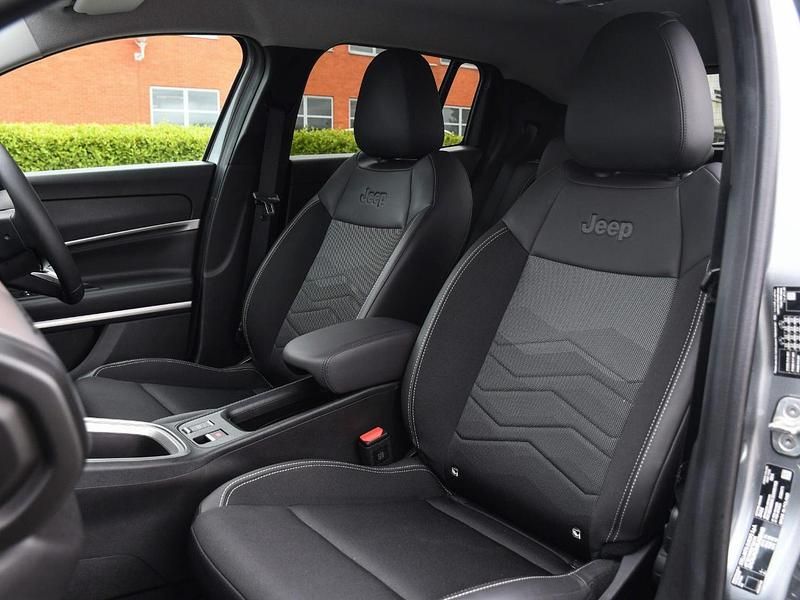 Used Jeep Avenger EV Summit 113 kW (154 HP) 2024 Grey SUV