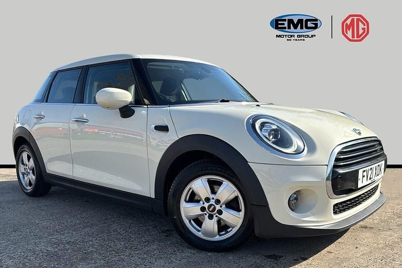 Begagnad Mini Cooper Classic 136 HK (100 kW) 2021 Vit Halvkombi