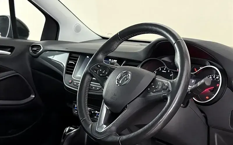 Begagnad Vauxhall Crossland Ultimate 120 HK (88 kW) 2021 Röd SUV