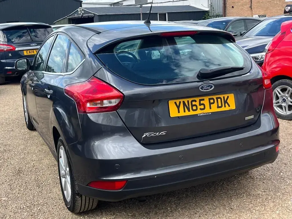 Used Ford Focus Titanium 125 HP (91 kW) 2015 Grey Hatchback