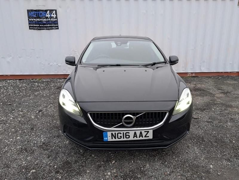 Used Volvo V40 Momentum 122 HP (89 kW) 2016 Black Hatchback