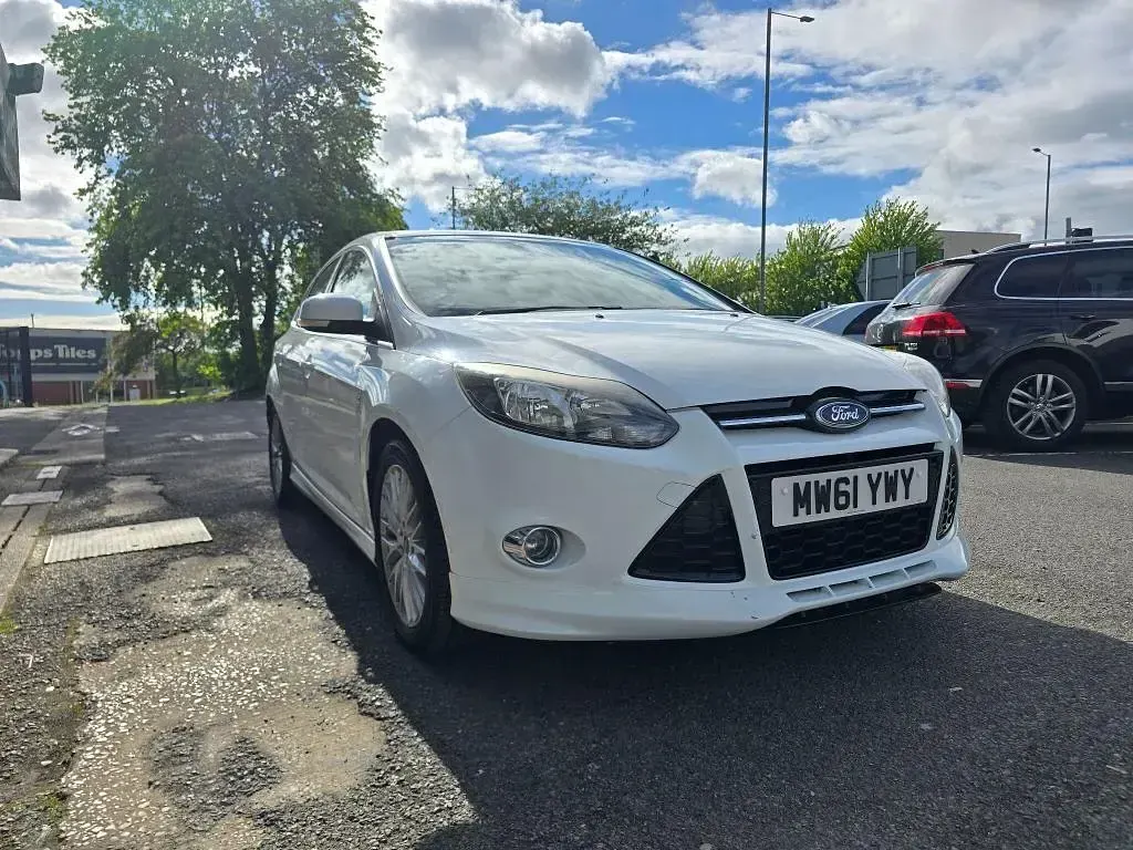 Used Ford Focus Zetec 2012 White Hatchback