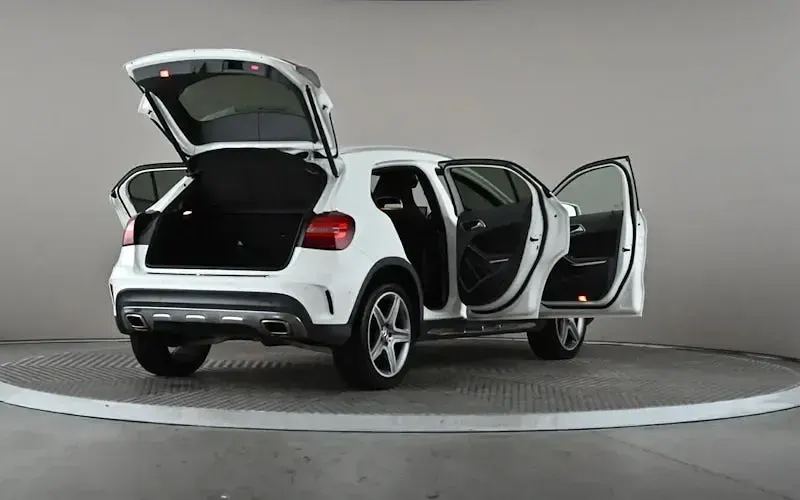 Used Mercedes GLA180 AMG line 122 HP (89 kW) 2019 White SUV