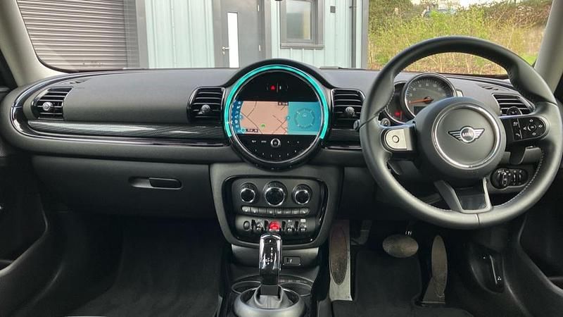 Used Mini Cooper S Clubman Classic 176 HP (129 kW) 2022 Red Estate