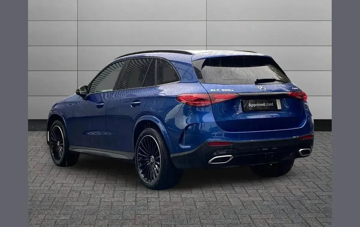 Used Mercedes GLC300 Urban 309 HP (227 kW) 2025 Blue SUV