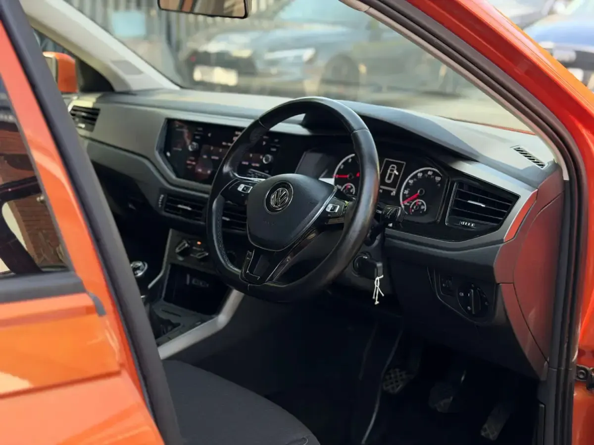 Used VW Polo SE 95 HP (69 kW) 2018 Orange Hatchback
