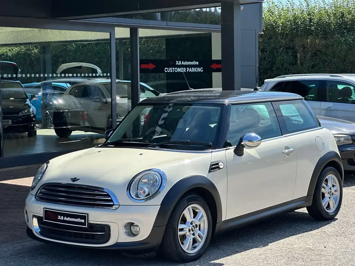 Used Mini Cooper Hatch 2013 White Hatchback