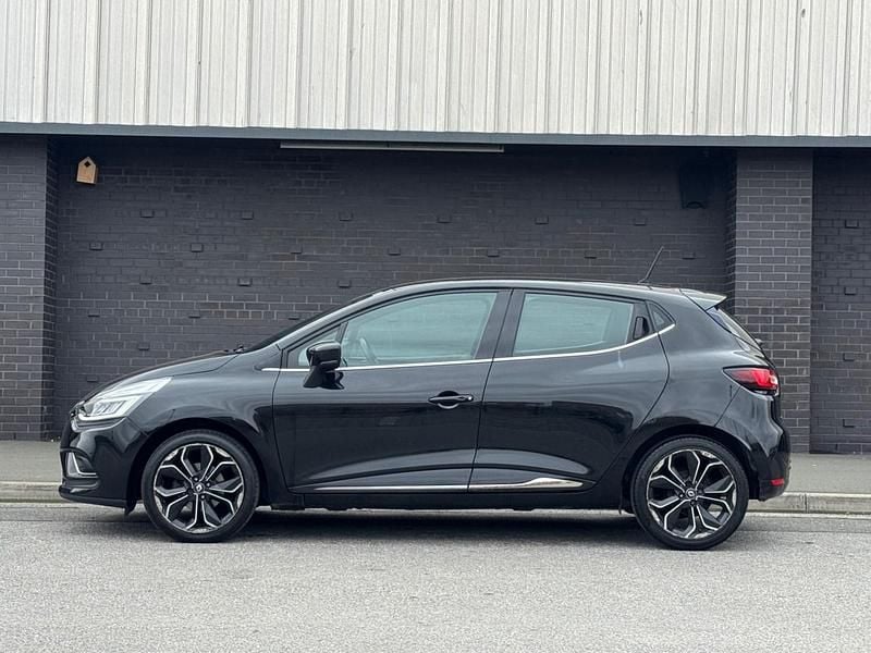 Used Renault Clio IV Dynamique 2017 Black Hatchback