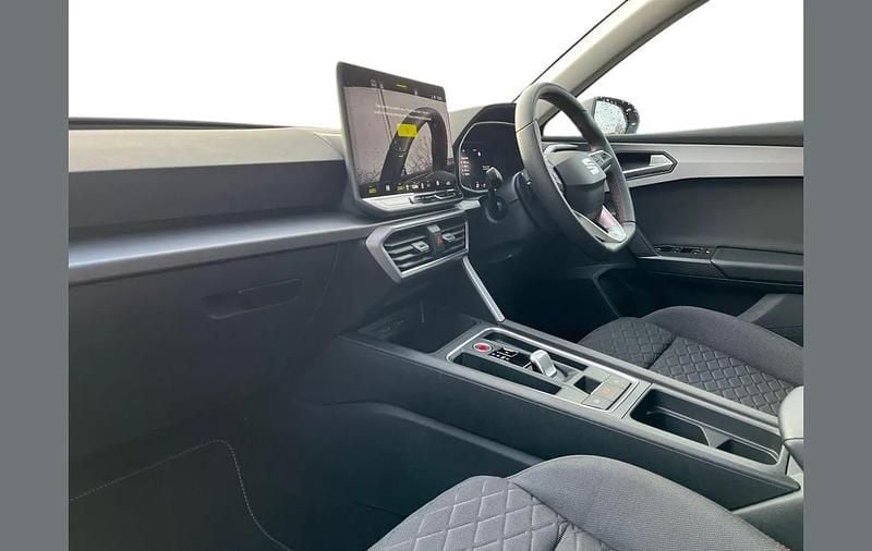 Used Seat Leon FR 113 HP (83 kW) 2025 Red Estate