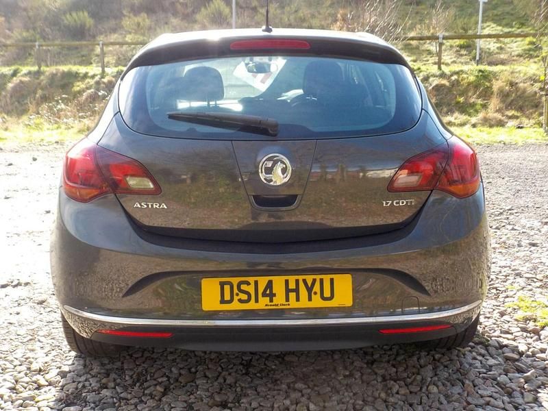 Used Vauxhall Astra Elite 130 HP (95 kW) 2014 Grey Hatchback